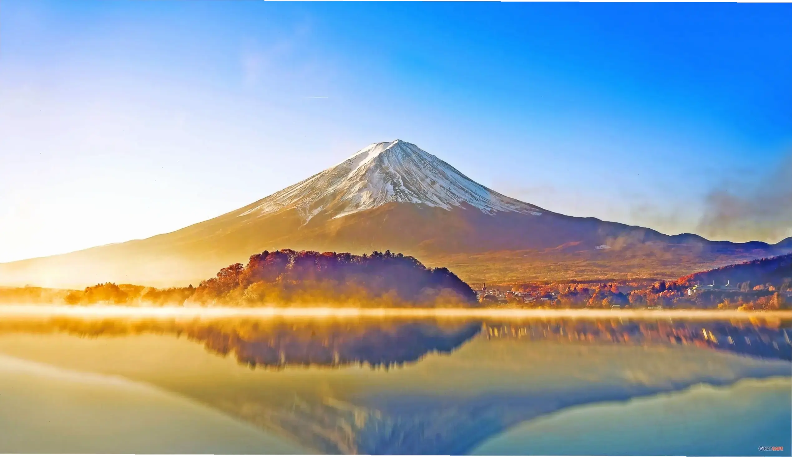 Hoàng hôn huyền ảo tại Phú Sĩ, nơi ánh nắng dần tắt, để lại vẻ đẹp mê hoặc lòng người.