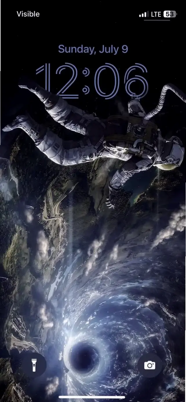 Interstellar tối giản với thiết kế tinh tế, mang đến sự thanh lịch và vẻ đẹp vũ trụ đơn giản nhưng ấn tượng.