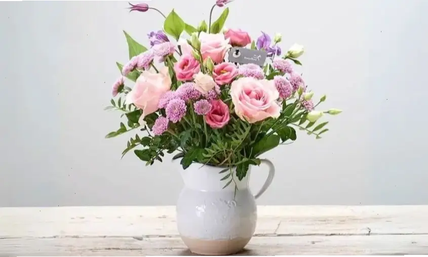 Khám phá cách cắm hoa cát tường đơn giản, biến không gian sống thành khu vườn rực rỡ và tươi mới.