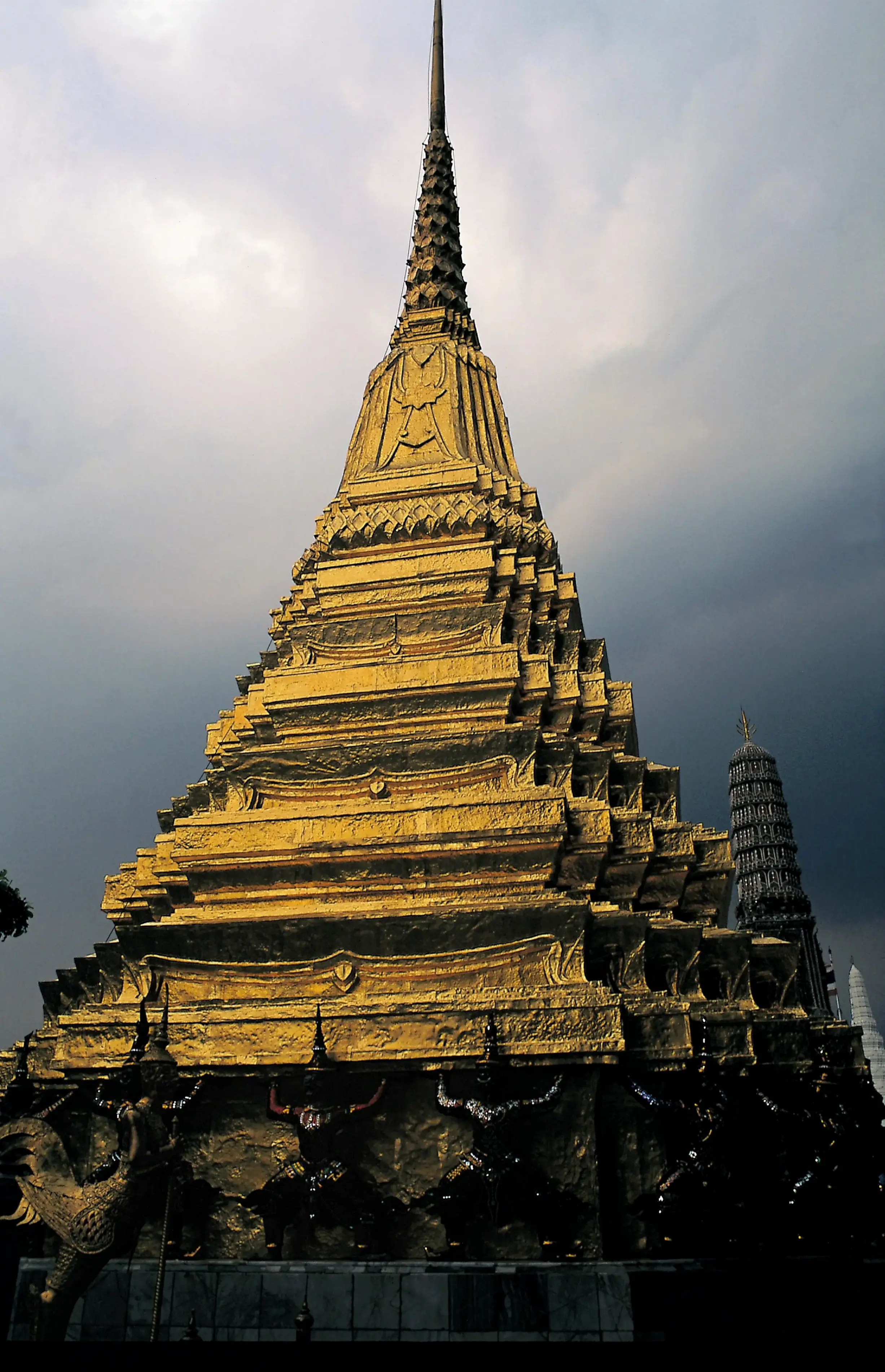 Khám phá Chùa Phật Ngọc Việt Nam, di sản văn hóa quý giá với vẻ đẹp huyền ảo và ý nghĩa sâu sắc.