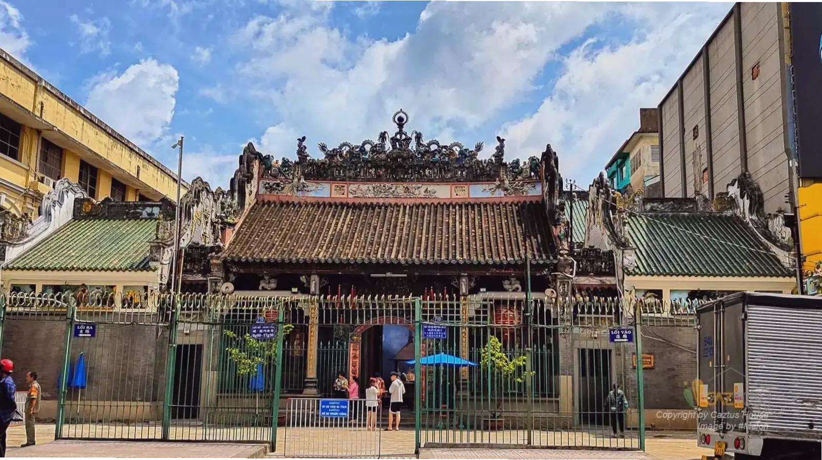 Khám phá Chùa Phật Sài Gòn, trung tâm của Phật giáo với kiến trúc độc đáo và không khí trang nghiêm.