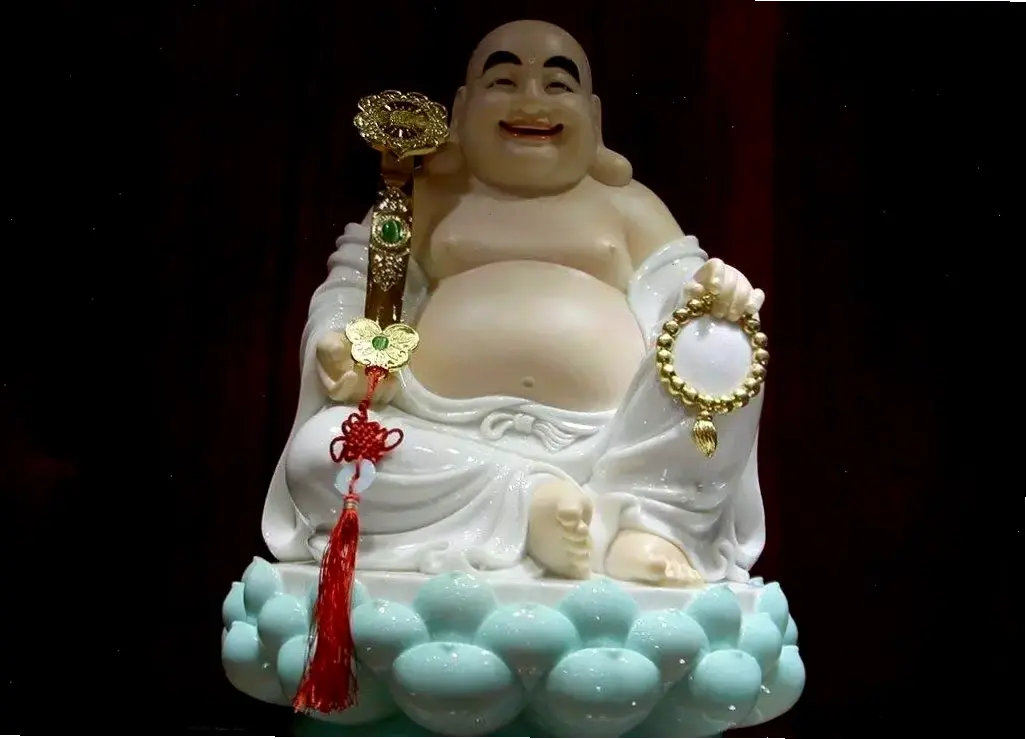 Khám phá Phật Di Lặc cầm quạt 4K sống động, mang năng lượng tích cực và bình an đến không gian của bạn.