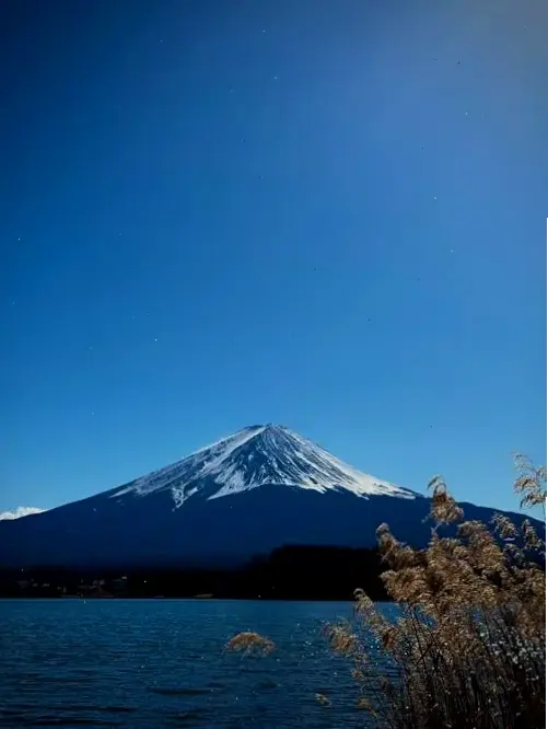 Khám phá vẻ đẹp chân thực của núi Phú Sĩ qua ảnh 4K sắc nét, mang thiên nhiên Nhật Bản đến gần hơn với bạn.