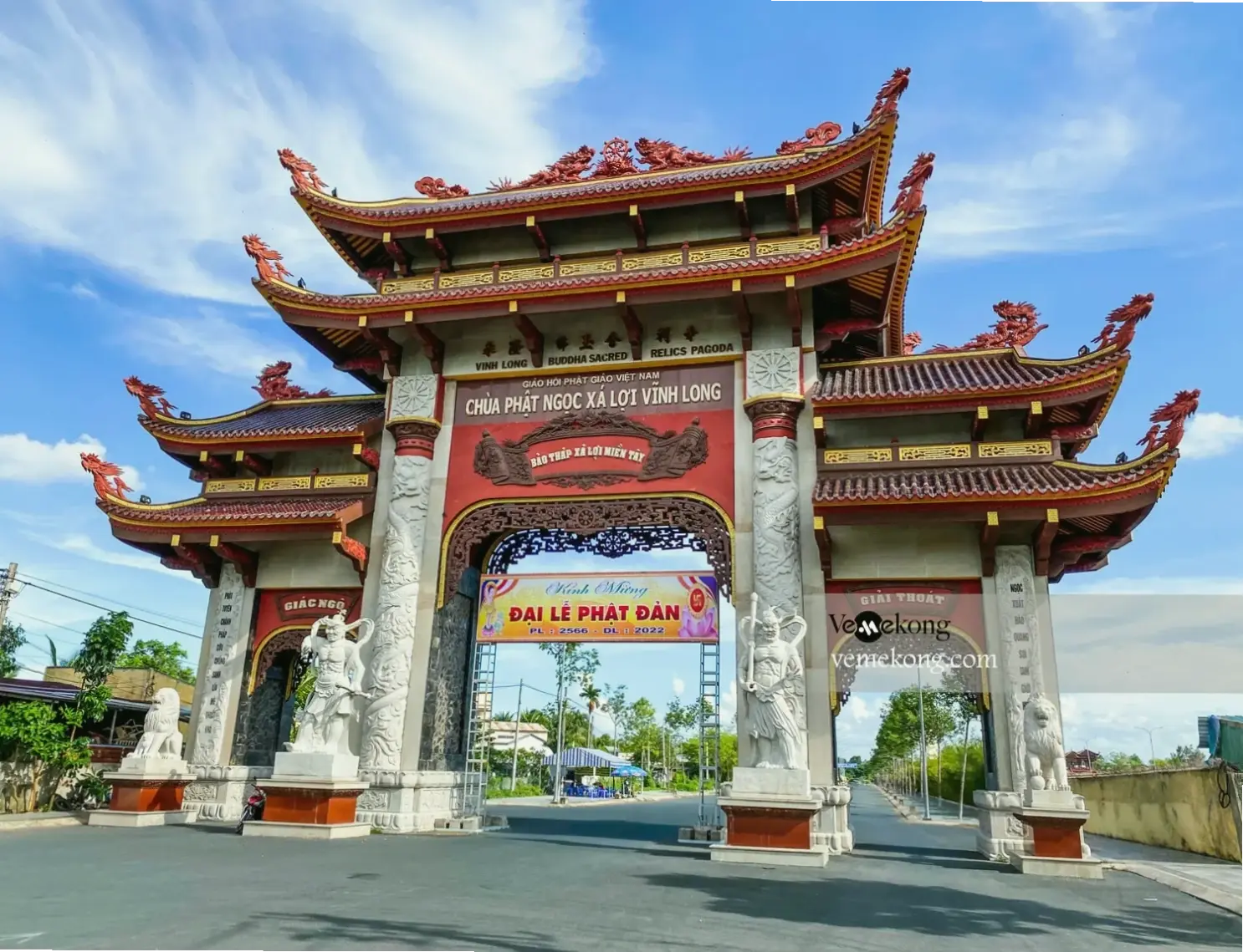 Khám phá vẻ đẹp chi tiết của Chùa Phật Ngọc qua ảnh 4K sống động, mang đến trải nghiệm chân thực và gần gũi.