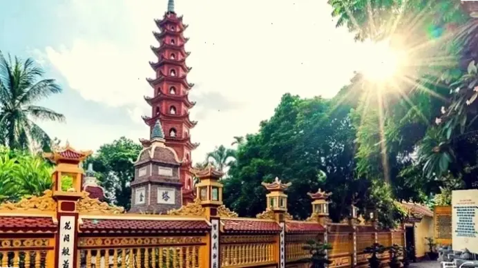 Khám phá vẻ đẹp Chùa Hà Nội qua ảnh 4K sắc nét, chi tiết kiến trúc cổ kính và không gian linh thiêng.