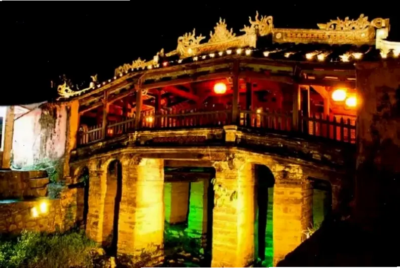 Khám phá vẻ đẹp Chùa Hội An qua ảnh 4K sắc nét, chi tiết kiến trúc cổ kính và không gian huyền bí.