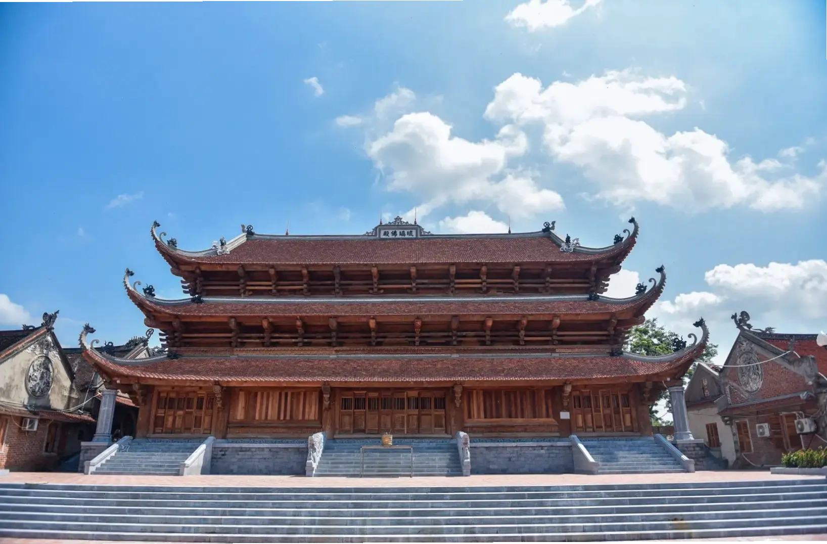 Khám phá vẻ đẹp cổ kính của chùa Phật qua hình ảnh 4K sắc nét, mang đến sự bình yên và thiêng liêng.