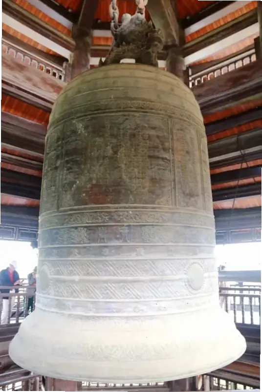 Khám phá vẻ đẹp cổ kính của chuông chùa qua hình ảnh 4K sắc nét, mang đến sự thanh bình và lịch sử.