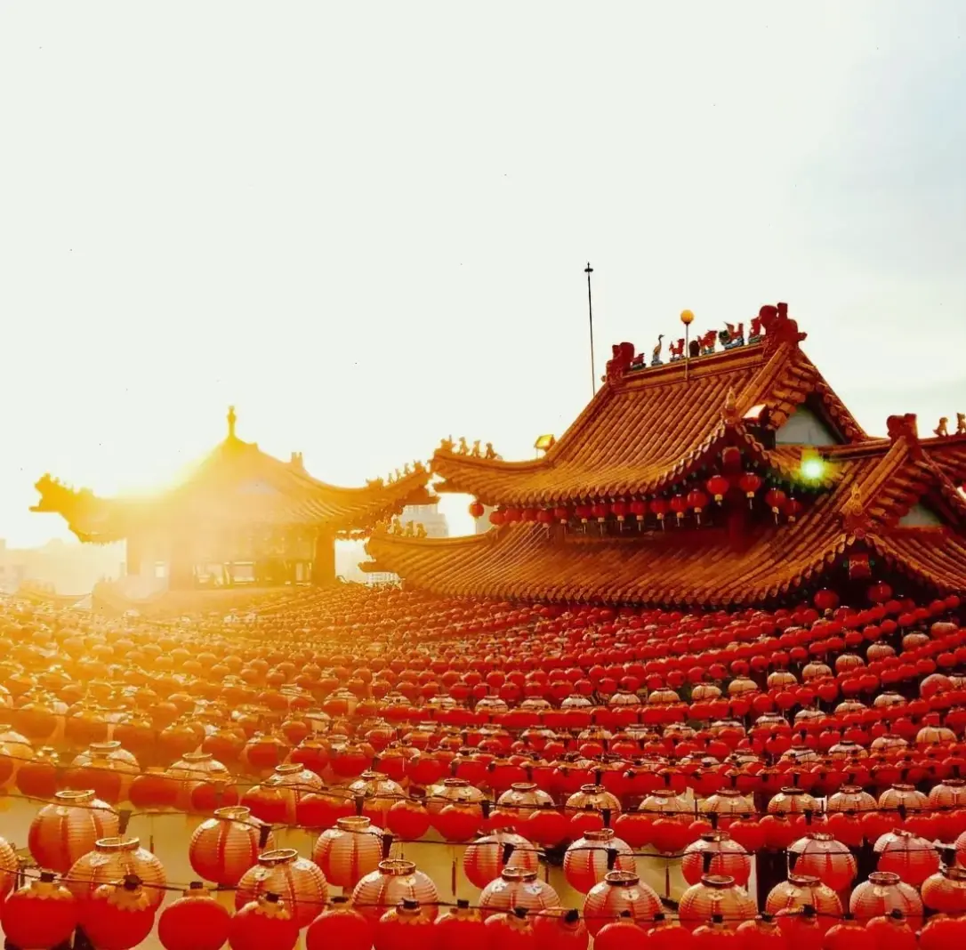 Khám phá vẻ đẹp hùng vĩ của chùa Malaysia qua ảnh 4K sắc nét, mang đến trải nghiệm sống động và chân thực.