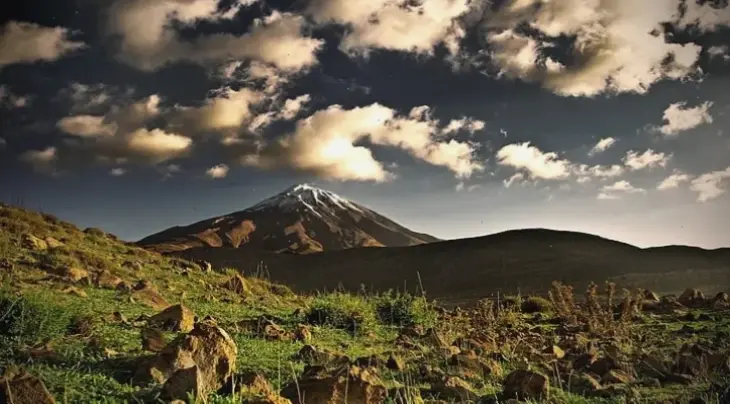 Khám phá vẻ đẹp hùng vĩ của Núi Kilimanjaro qua ảnh 4K sắc nét, mang đến trải nghiệm sống động như thật.