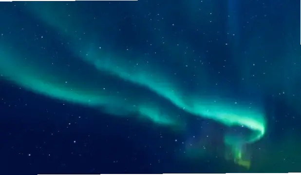 Khám phá vẻ đẹp huyền ảo của Ảnh Bắc Cực quang 4K, mang ánh sáng vũ trụ sống động đến màn hình thiết bị của bạn.