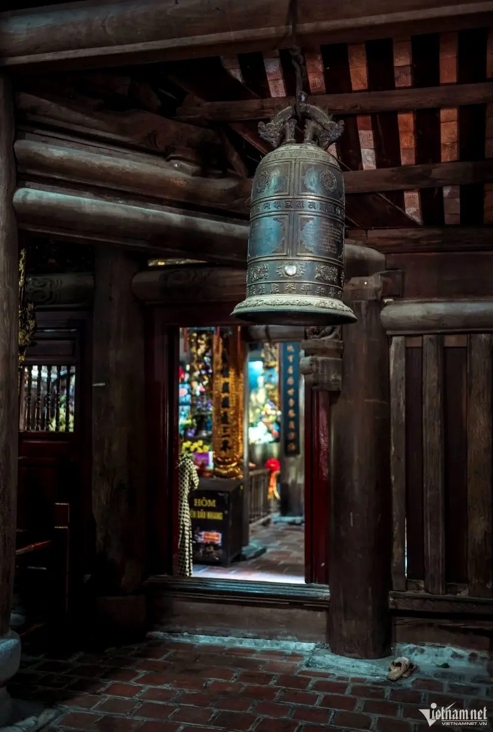 Khám phá vẻ đẹp huyền bí của chuông chùa Phật qua hình ảnh 4K sắc nét, mang đến sự thanh tịnh và cảm hứng tâm linh sâu lắng.