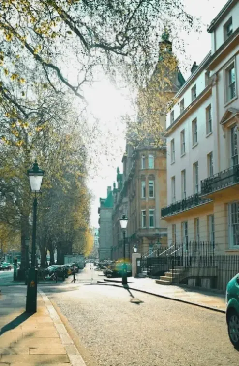 London theo phong cách tối giản, đơn giản tinh tế và thanh lịch, lý tưởng cho thiết kế tối ưu và hiện đại.