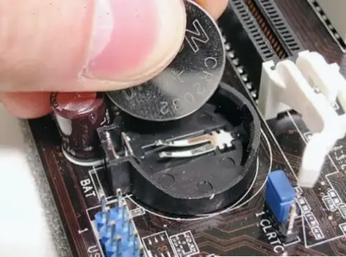 Lý do 1: Pin CMOS hết pin