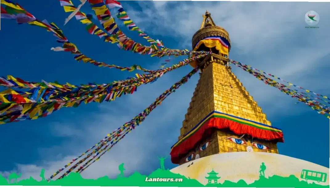 Ngắm nhìn tượng Phật hùng vĩ tại Kathmandu, biểu tượng của sự giác ngộ và lòng từ bi vô bờ.