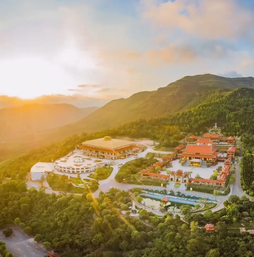 Nghệ thuật tinh tế trong kiến trúc Chùa Yên Tử, một kiệt tác văn hóa Việt Nam đầy cảm hứng.