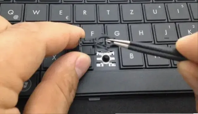 Nguyên Nhân Phổ Biến Khiến Bàn Phím Laptop Bị Liệt