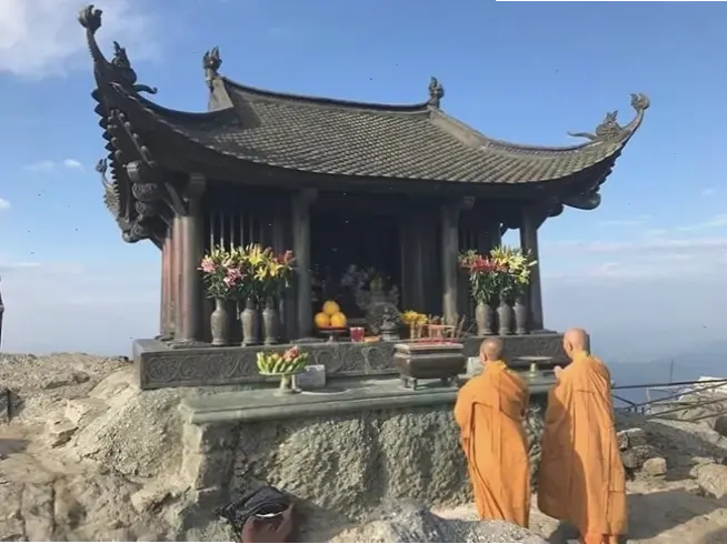 Những bức ảnh chùa cổ kính tại Quảng Ninh, nơi hòa quyện lịch sử và cảnh quan thiên nhiên tuyệt mỹ.