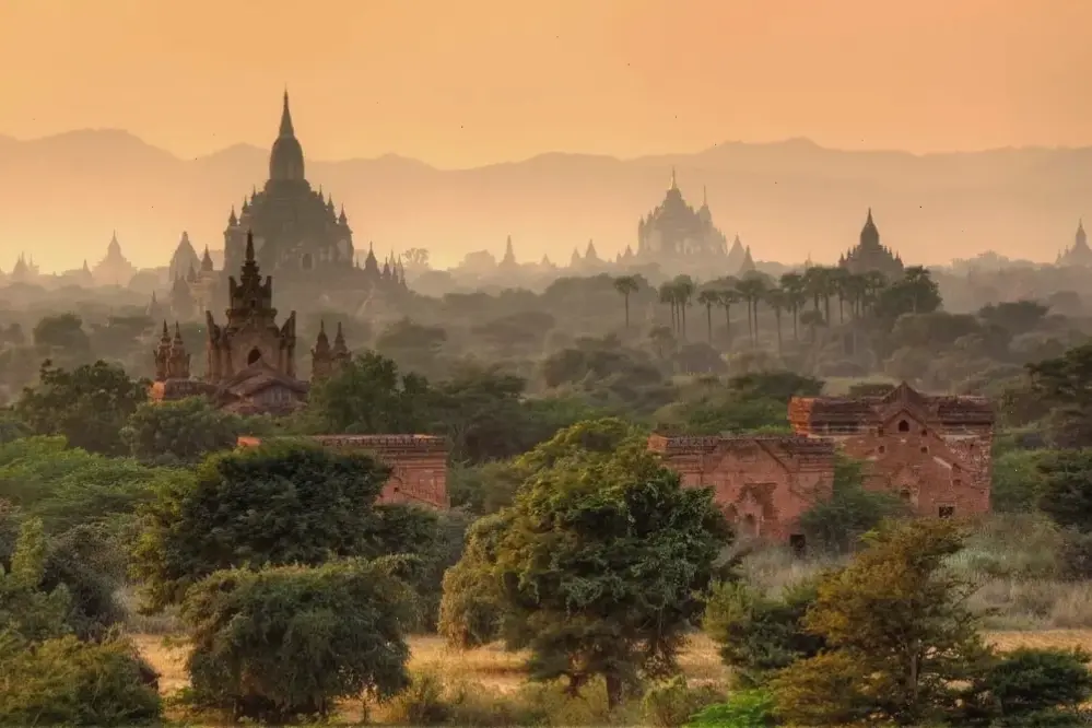 Phật Bagan bình an mang đến sự yên bình, xua tan muộn phiền và đón nhận hạnh phúc.