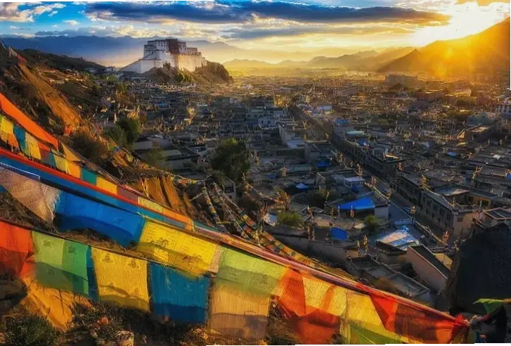 Phật Lhasa mang đến cảm giác bình an tuyệt đối, xua tan lo lắng và nuôi dưỡng tâm hồn.