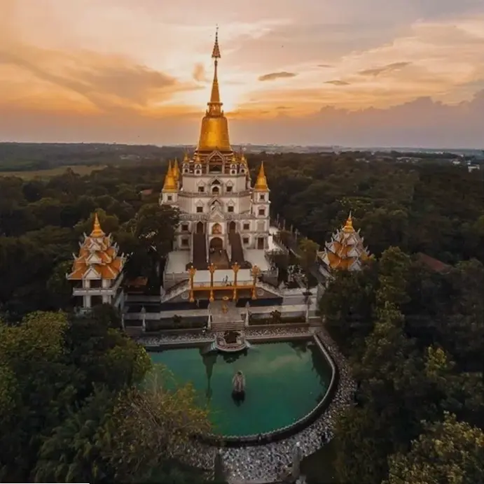 Phong cách tối giản của Chùa Bửu Long, nơi sự đơn sơ và tinh tế mang lại sự thanh thản sâu lắng.