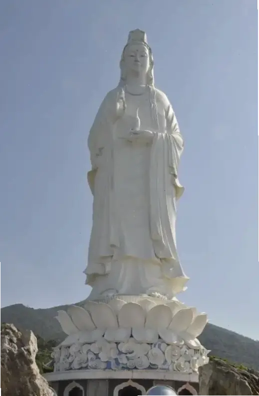 Quan Âm chùa cầm ngọc: Không gian thiêng liêng, ban phước lành và sức mạnh tinh thần cho mọi người.