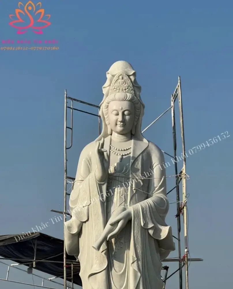 Quan Âm nghệ thuật: Kết hợp cổ điển và hiện đại, tạo nên sự tĩnh lặng và cảm hứng sâu sắc.