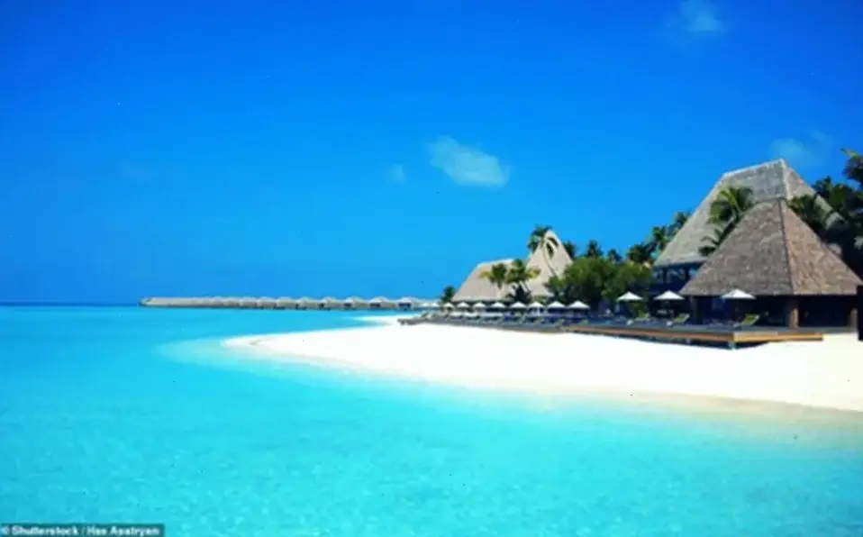Sóng biển Maldives huyền ảo, mang đến cảm giác thư giãn và phiêu lưu bất tận.