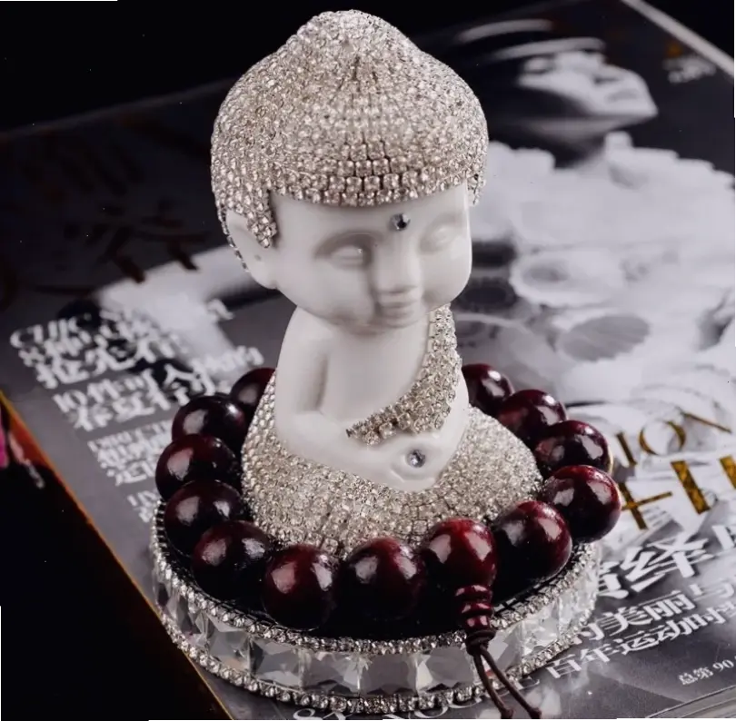 Sử dụng Tượng Phật ngọc trai trong phong thủy để thu hút may mắn, hòa hợp và năng lượng tích cực.