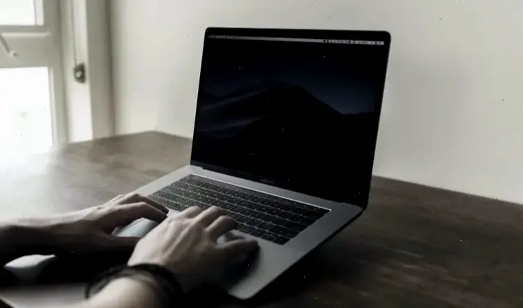 Tại Sao Laptop Mới Mua Vẫn Chạy Chậm?