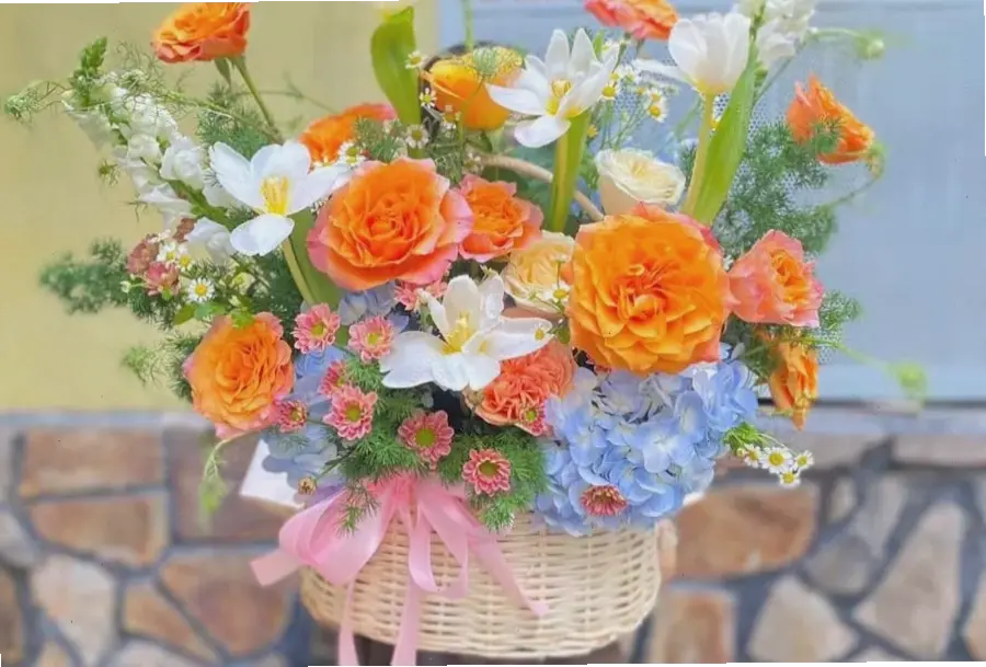 Tặng bó hoa cúc tươi thắm cho thầy cô ngày 20/11, thể hiện lòng biết ơn sâu sắc.