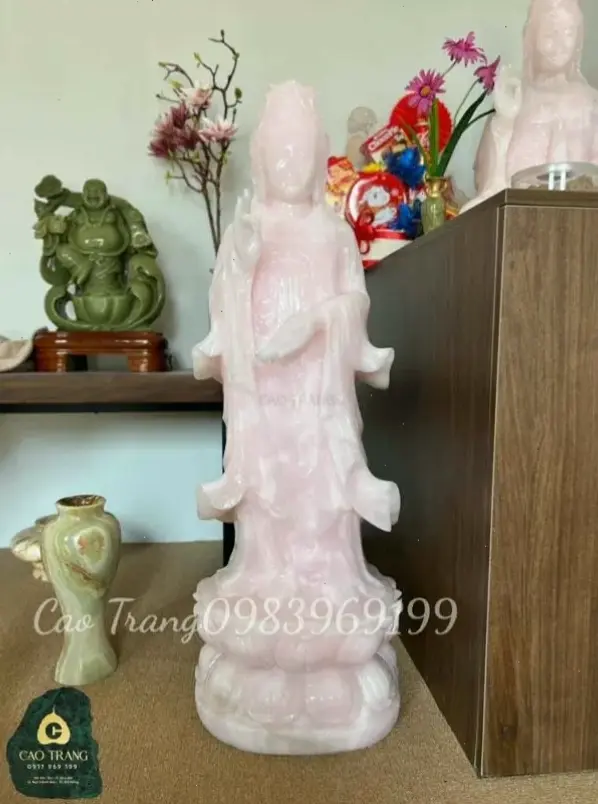 Tăng cường năng lượng phong thủy với Tượng Phật thạch anh, thu hút sự thịnh vượng và hòa hợp cho cuộc sống.