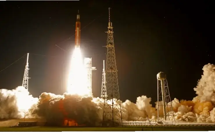 Tàu SpaceX hướng đến Mặt Trăng, chuẩn bị cho các sứ mệnh khám phá và định cư tương lai.