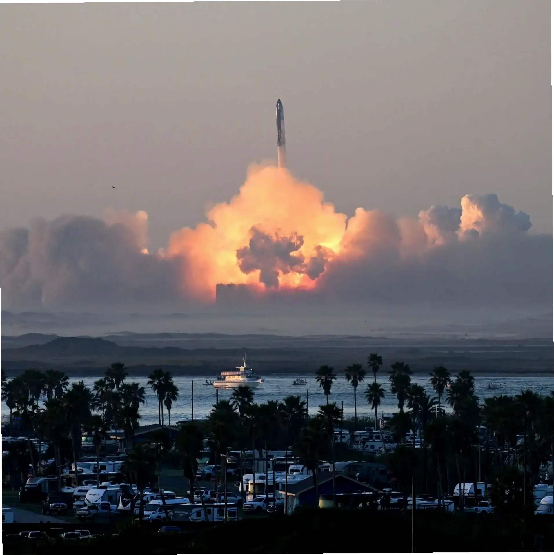 Tàu SpaceX trong không gian bao la, biểu tượng của sự tiến bộ và khát vọng con người.