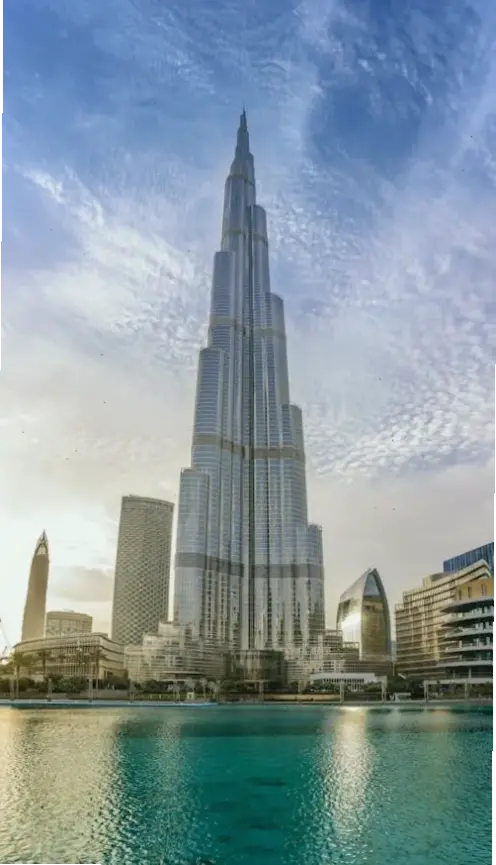 Thành phố ánh sáng Dubai, nơi ánh sáng hiện đại hòa quyện với vẻ đẹp sa mạc đầy kỳ diệu.