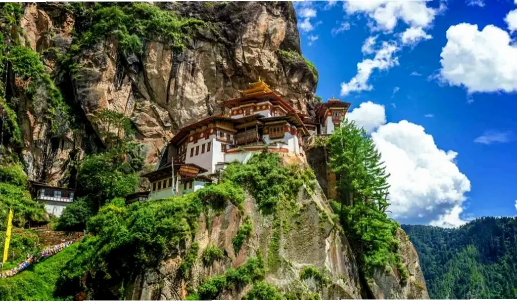 Tìm kiếm bình an qua hình ảnh Phật Bhutan, mang đến sự thư giãn và cân bằng nội tại.