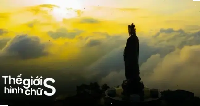 Tranh Phật Di Lặc trong vườn đẹp mắt, kết hợp nghệ thuật và phong thủy cho không gian sống.