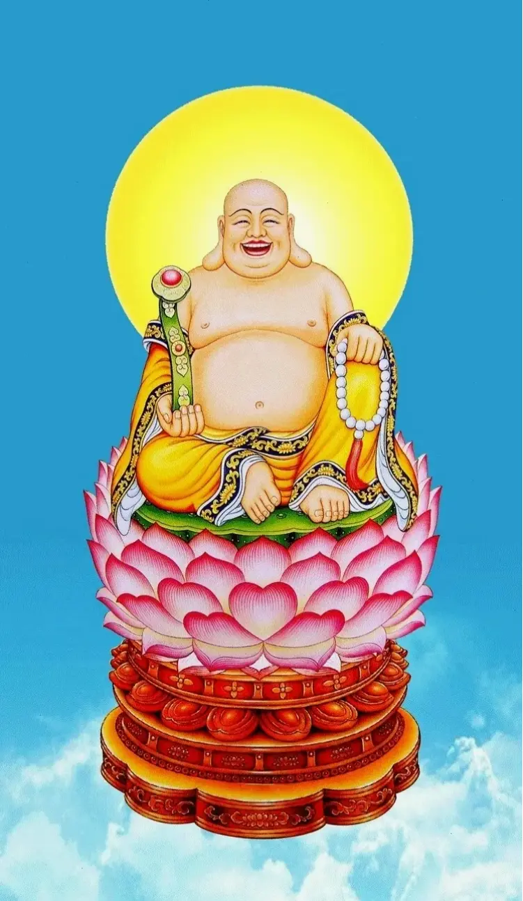 Tượng Di Lặc trong hang, biểu tượng niềm vui và hạnh phúc, giúp cân bằng tâm hồn mỗi ngày.