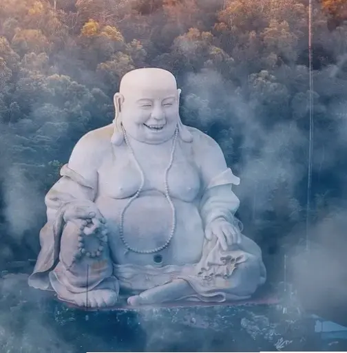 Tượng Phật bạc nghệ thuật kết hợp tinh xảo và ý nghĩa, mang vẻ đẹp bất tận.