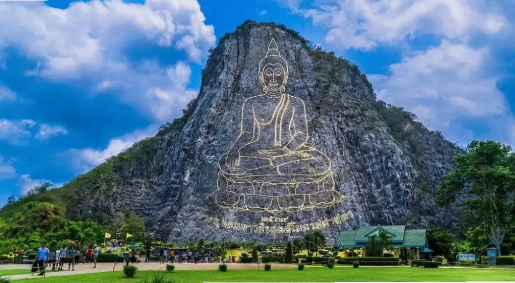 Tượng Phật bạc phong thủy mang lại may mắn và hài hòa cho không gian của bạn.