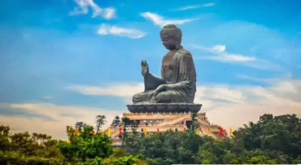 Tượng Phật đá phong thủy, mang lại may mắn và cân bằng cho không gian sống.