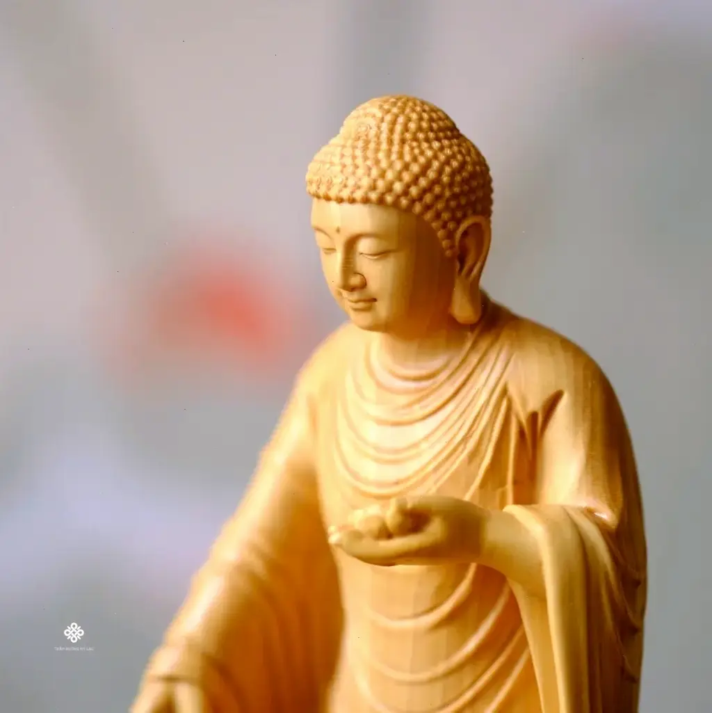 Tượng Phật gỗ phong thủy, thu hút năng lượng tích cực và may mắn, tạo sự hài hòa cho không gian sống.