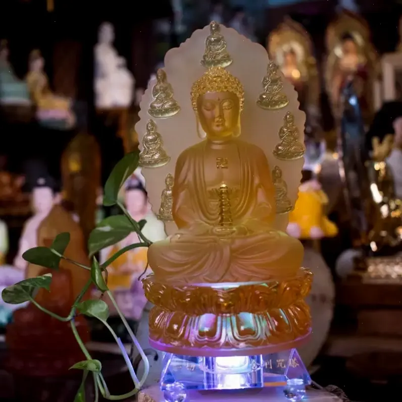 Tượng Phật sứ nghệ thuật tinh xảo, kết hợp vẻ đẹp thẩm mỹ và giá trị tâm linh sâu sắc, hấp dẫn mọi giác quan.