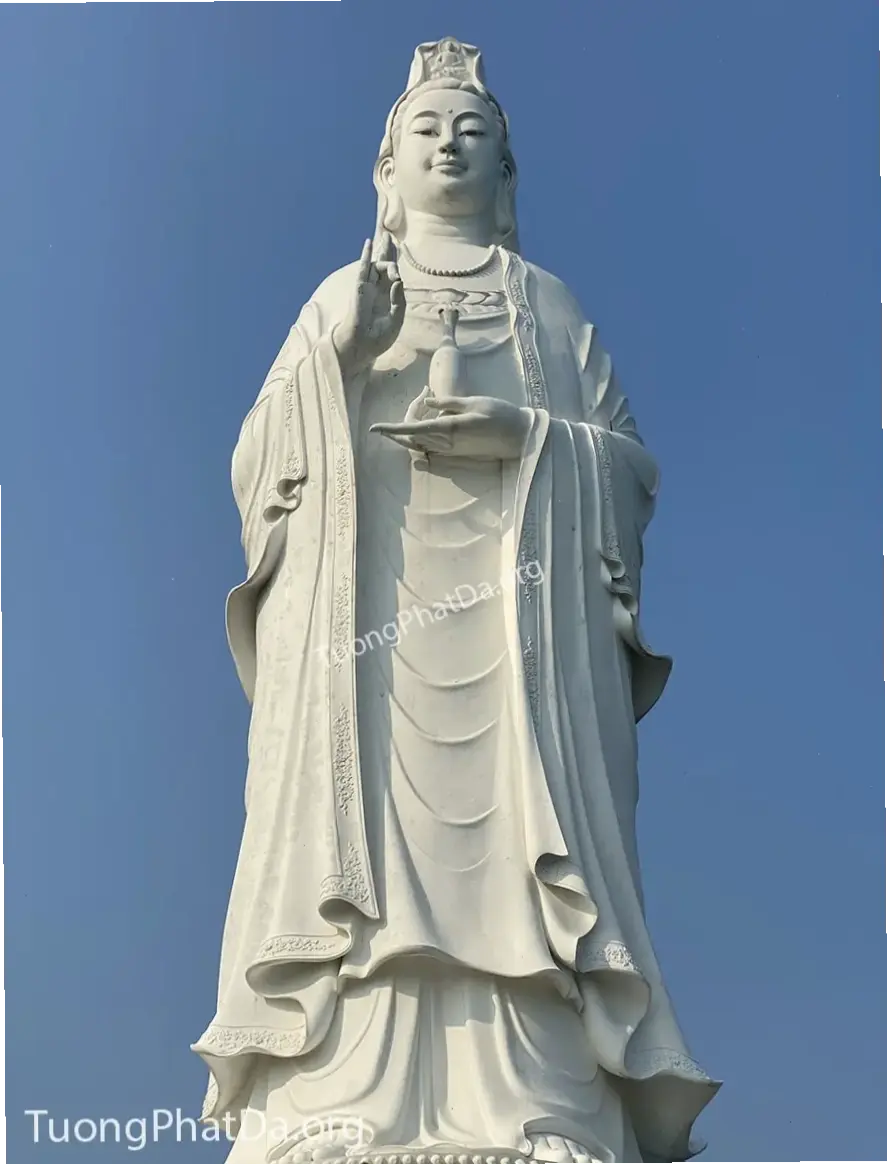 Tượng Quan Âm cầm ngọc: Biểu tượng từ bi, mang năng lượng tích cực và bình an đến mọi góc nhà.