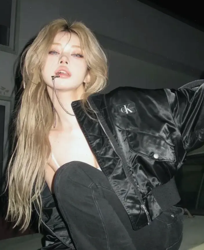 Avatar cá tính thời trang: Khám phá phong cách độc đáo, giúp bạn tỏa sáng và khẳng định bản sắc riêng biệt!