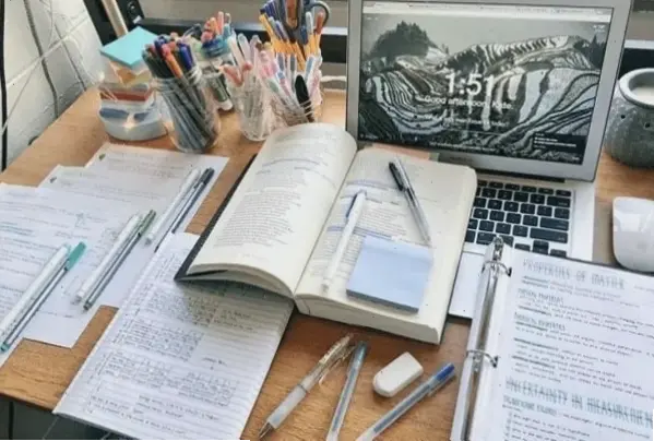 Avatar hình học: Khám phá thiết kế độc đáo, kết hợp hình khối nghệ thuật để thể hiện phong cách cá nhân sáng tạo và hiện đại.