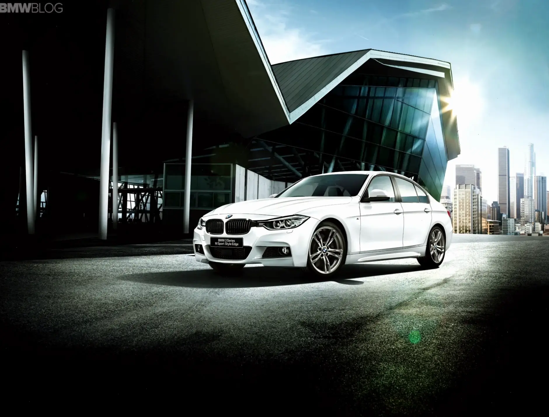 BMW 3 Series M Sport Vehicle: Sức mạnh thể thao và sự linh hoạt hoàn hảo cho mọi hành trình đầy phấn khích.