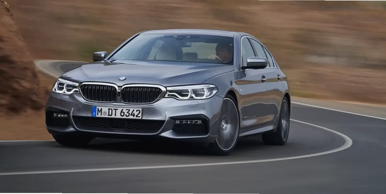 BMW 5 Series 2.0L Engine: Động cơ mạnh mẽ tiết kiệm nhiên liệu, mang đến sự cân bằng hoàn hảo giữa sức mạnh và hiệu quả.