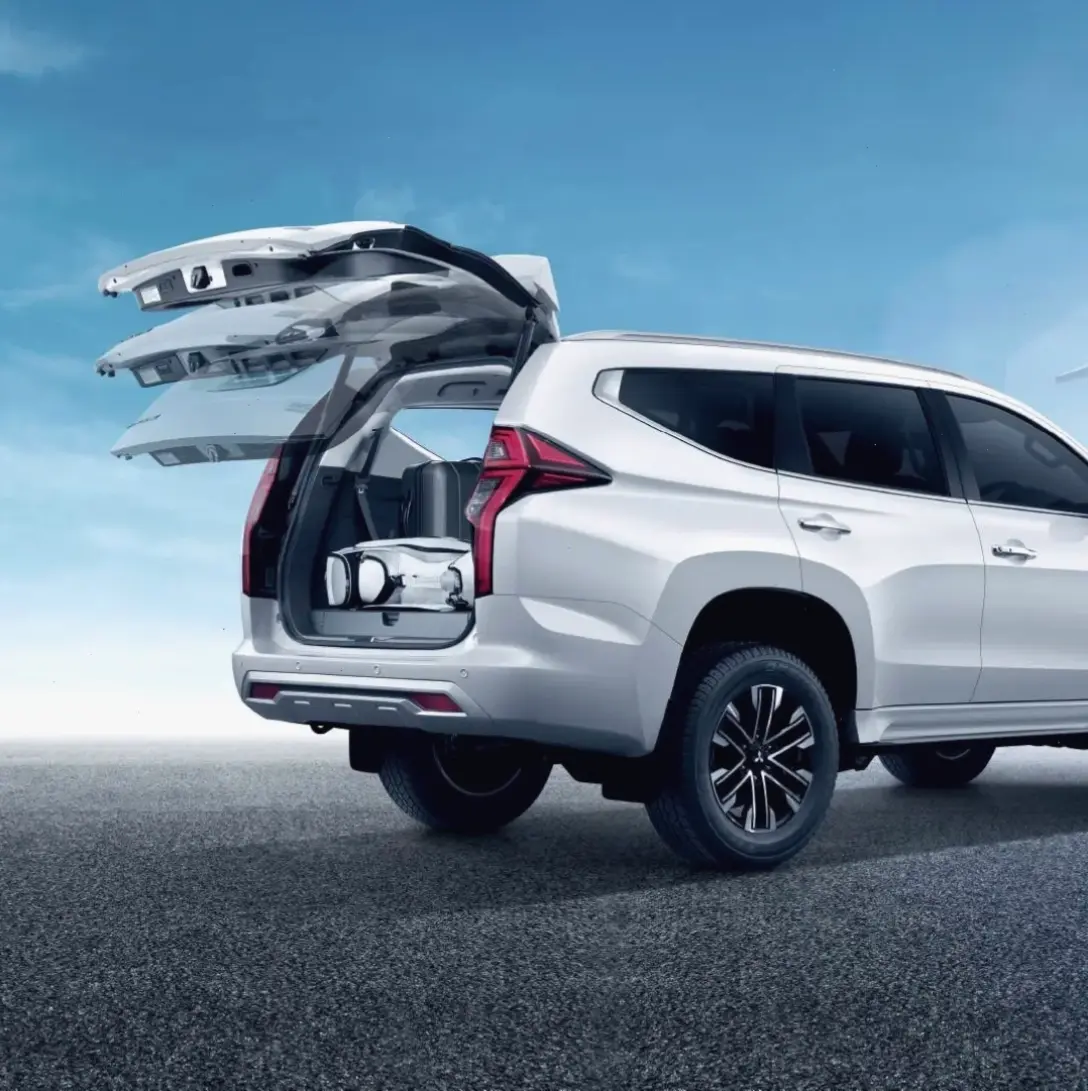 Chinh phục địa hình khó khăn cùng Mitsubishi Pajero Sport 4x4 Vehicle, sức mạnh và độ bền vượt trội.