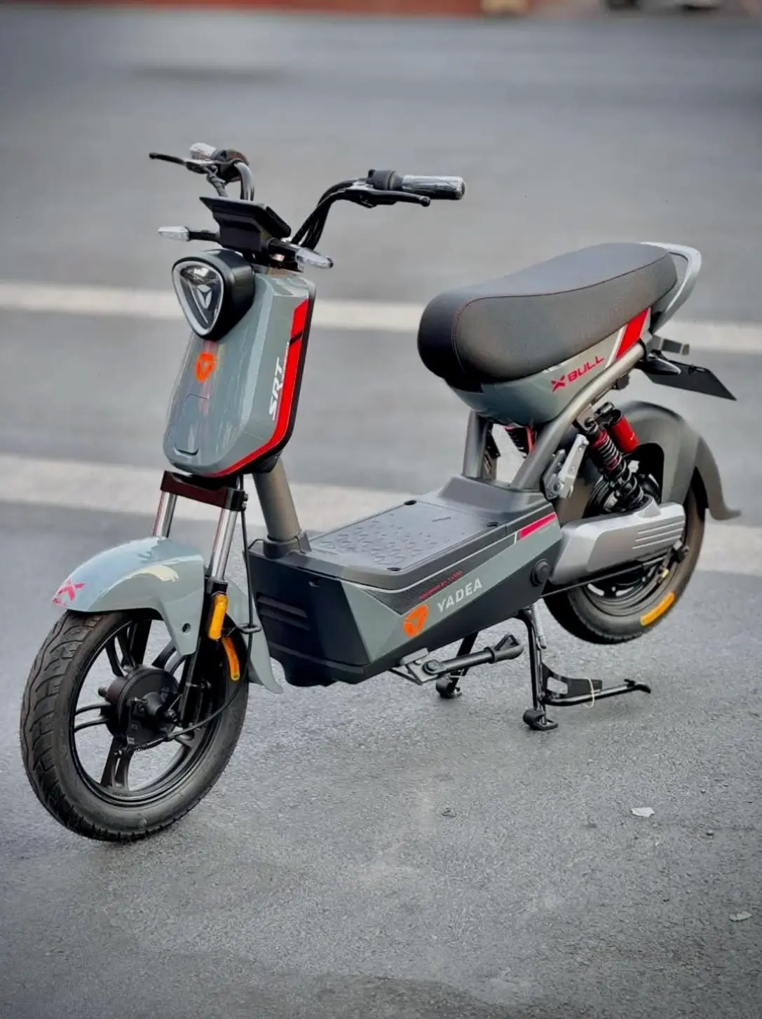 Cưỡi Yadea X-Bull Motorcycle: Sự kết hợp hoàn hảo giữa sức mạnh điện và phong cách thể thao!